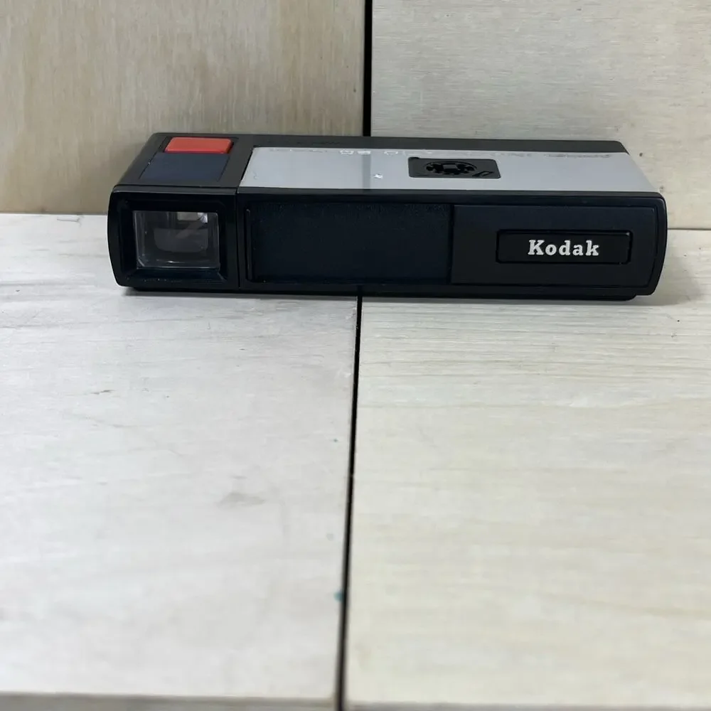 Vintage 1972 Kodak Pocket Instamatic 20 Camera UNTESTED With Case